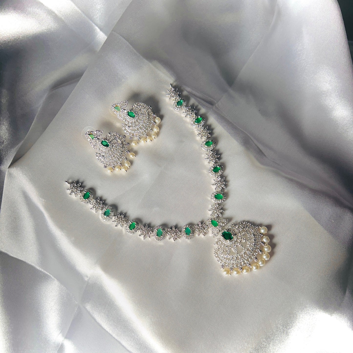 Royal Emerald Silver-Tone Necklace Set✨