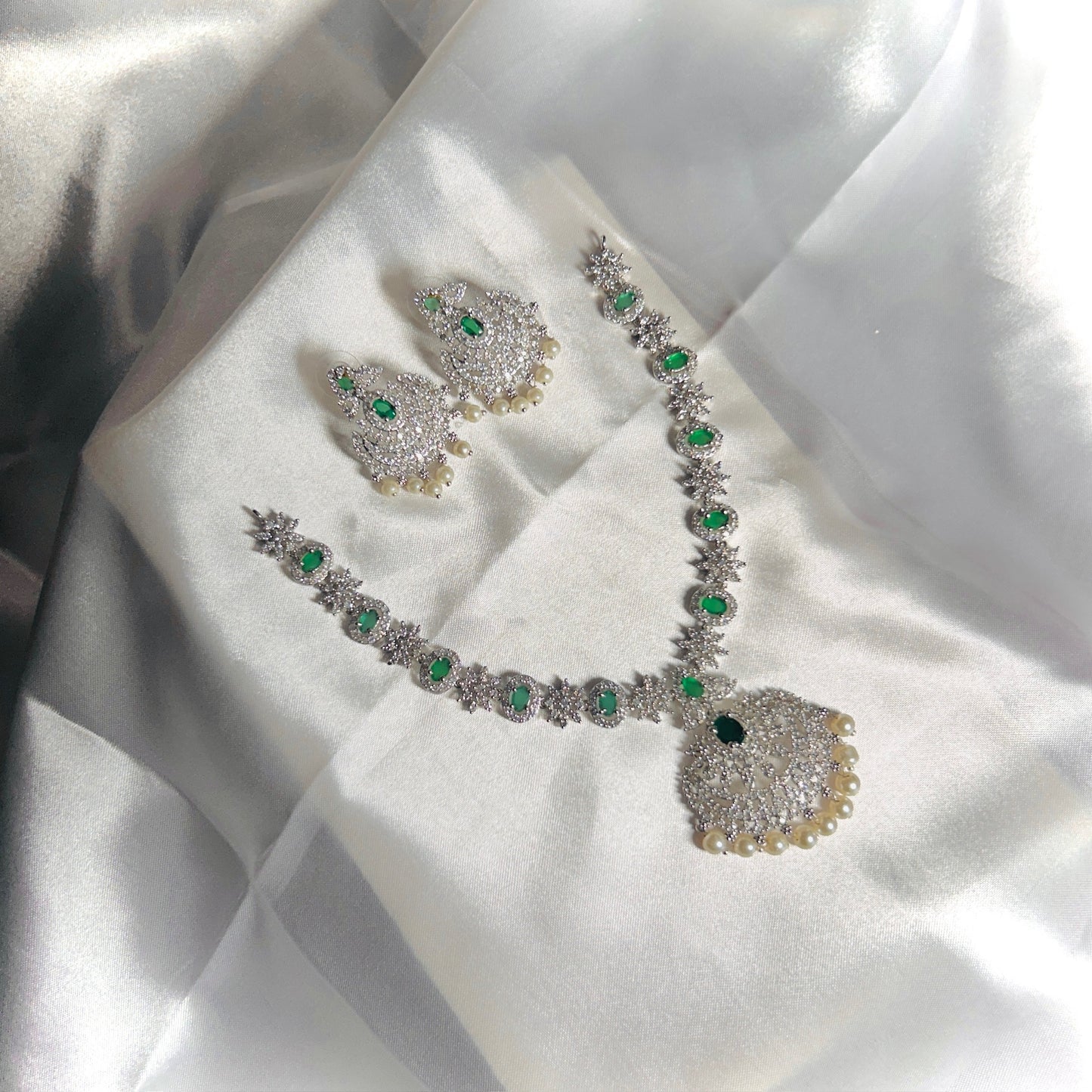 Royal Emerald Silver-Tone Necklace Set✨